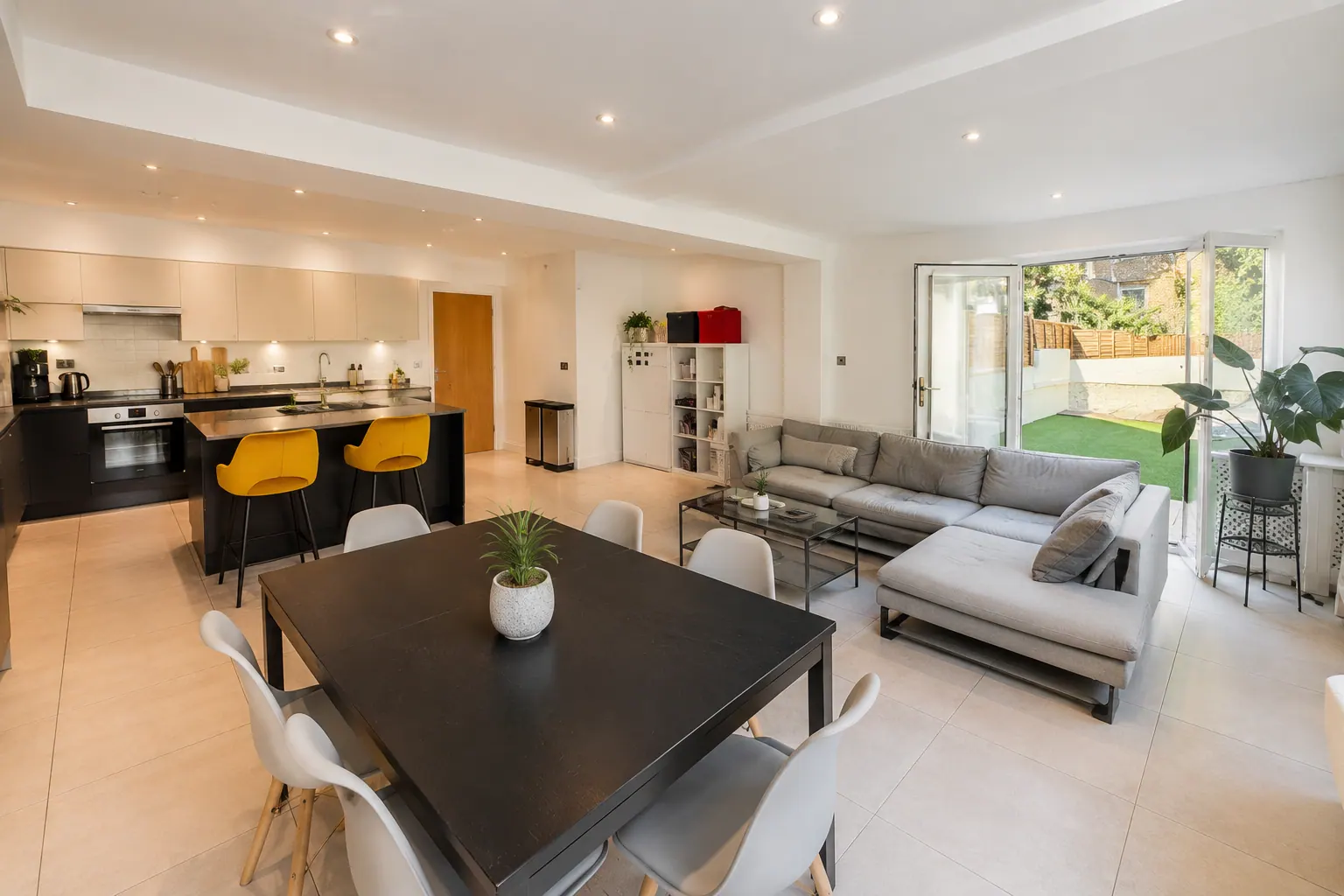 Colour-forward private studio in Camden, London