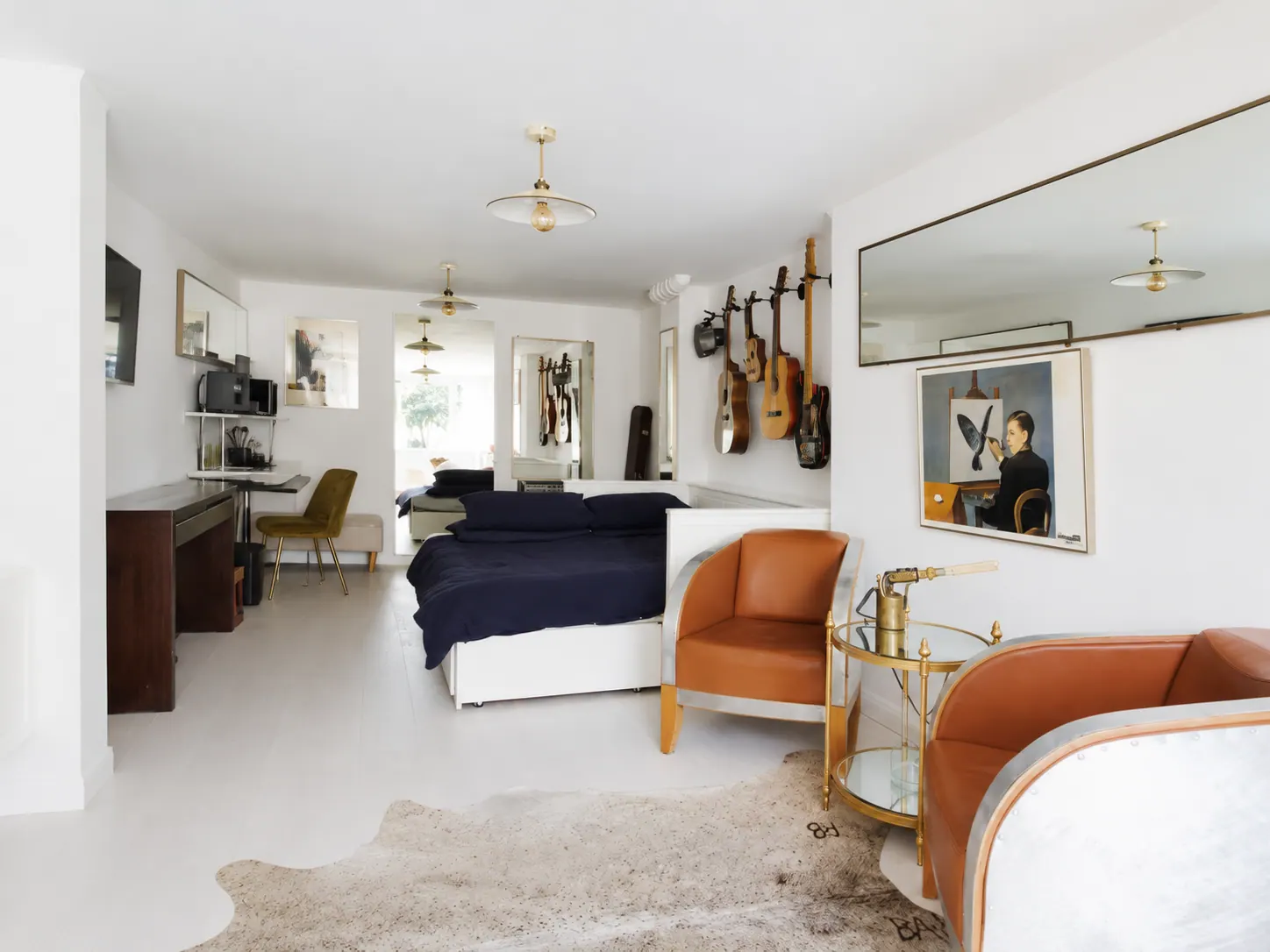 High-floor dockside apartment, London